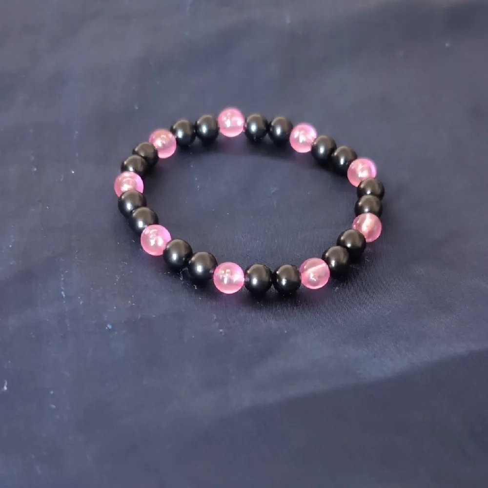 Elegant Pink and Black handmade Beaded Bracelet - Picture 1 of 5